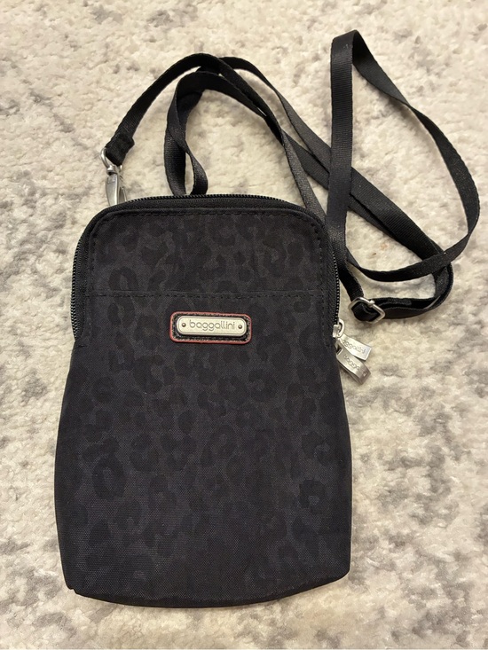 Baggallini Handbags - Baggallini Black Bryant Crossbody
